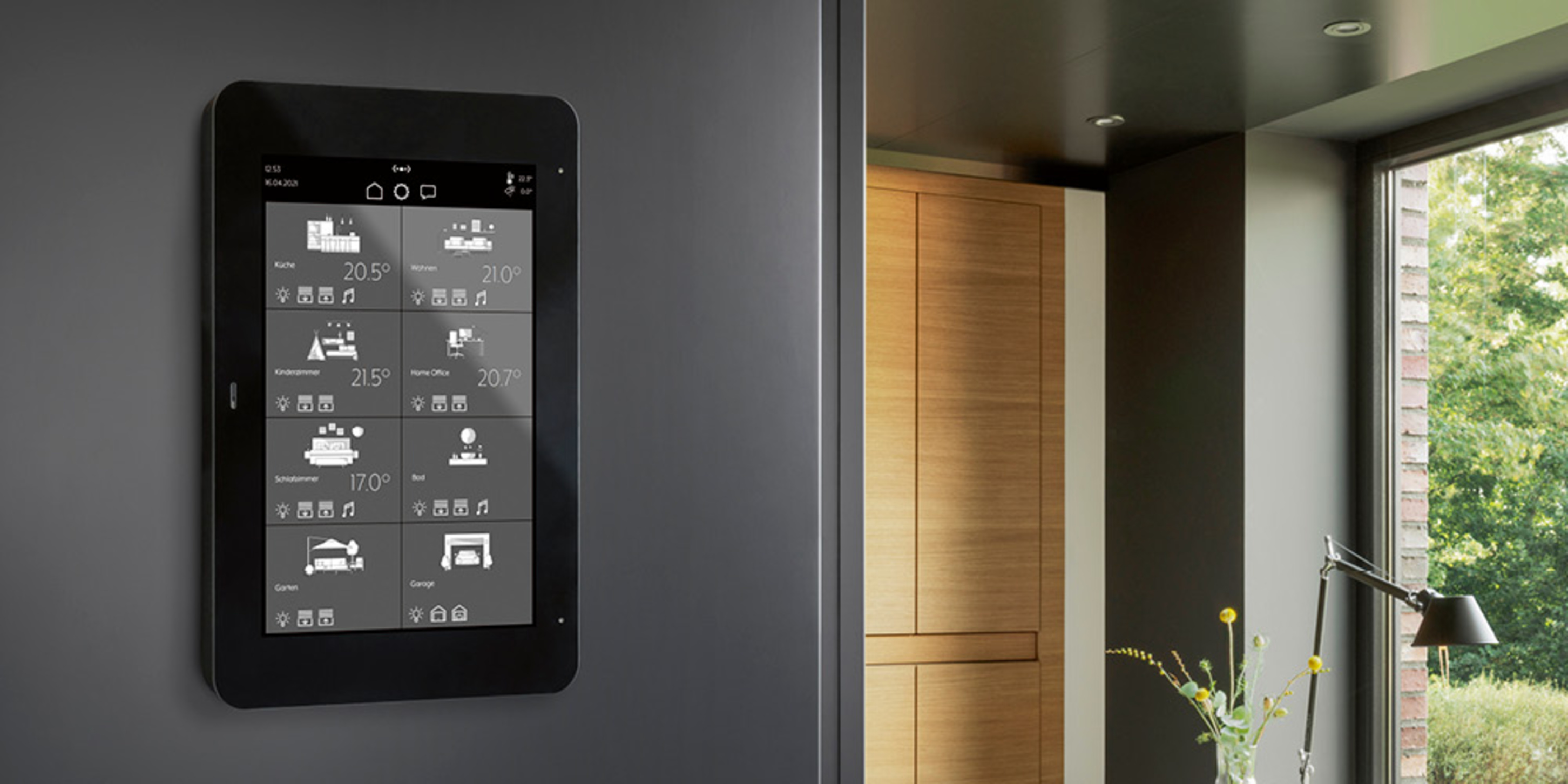 JUNG Smart Panel 8 bei Elektro-OVA-GmbH in Dornburg-Camburg