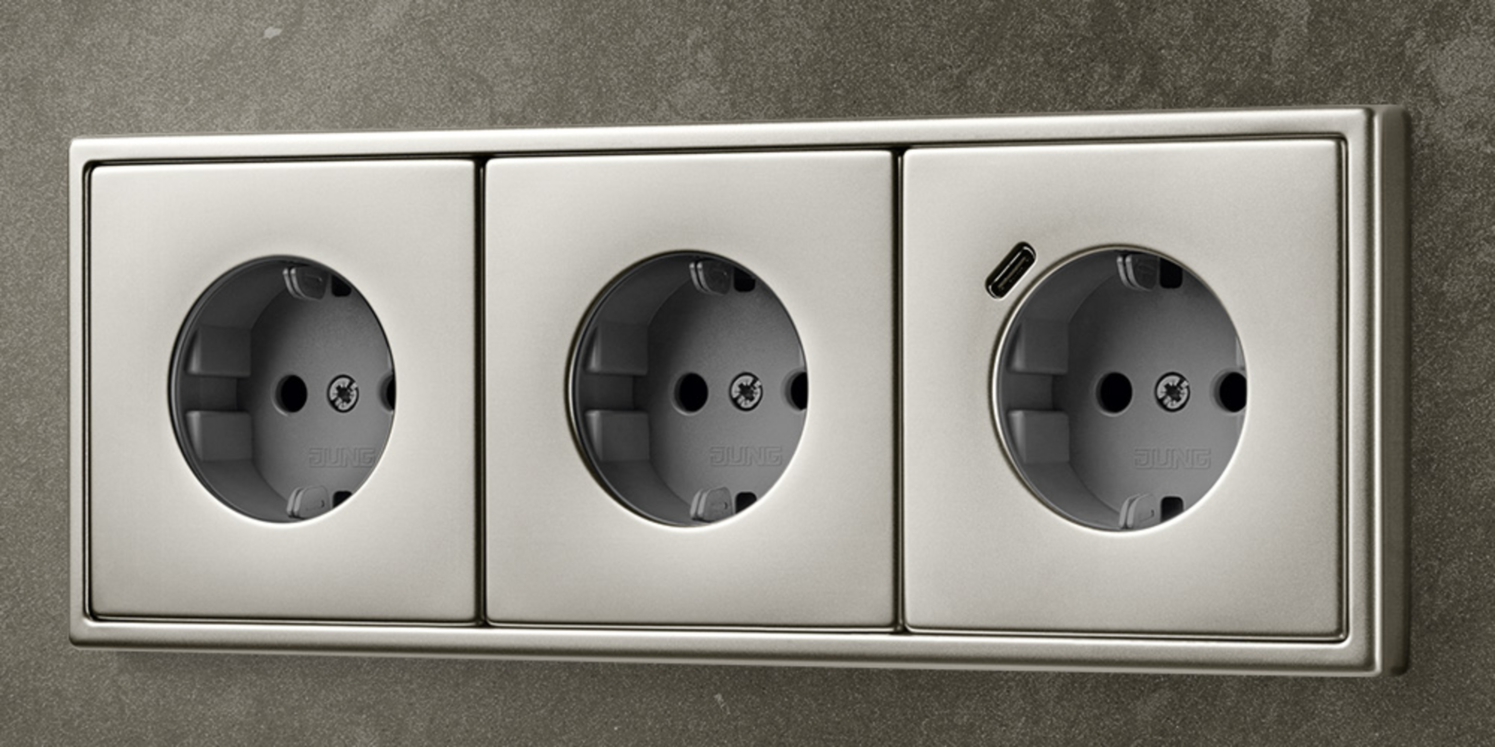 SCHUKO® Steckdosen mit USB bei Elektro-OVA-GmbH in Dornburg-Camburg